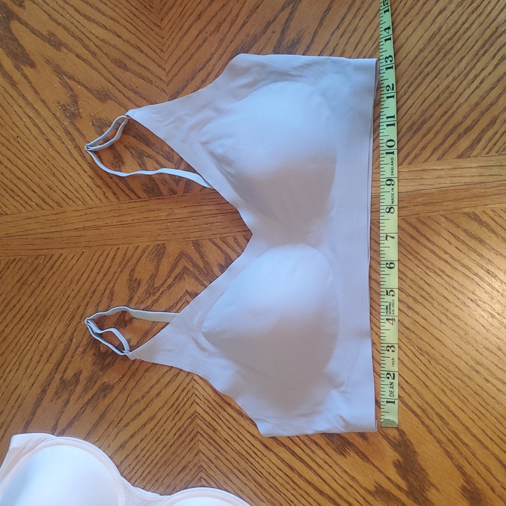 4 Bras - Picture 2 of 14